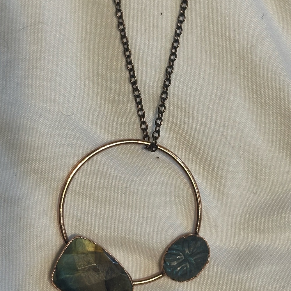 Elegant Gold and Blue Pendant Necklace